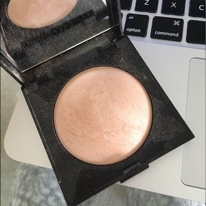 Laura mercier highlight